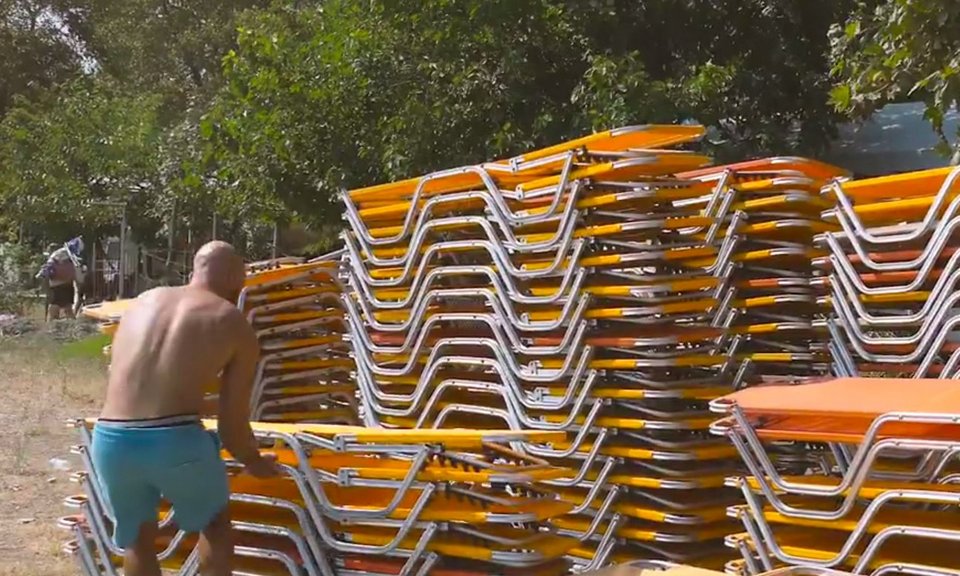 Το μεγαλύτερο «Σ' Αγαπώ» βρίσκεται σε παραλία της Πιερίας -«Γραμμένο» με κίτρινες ξαπλώστρες [εικόνες] | iefimerida.gr 2