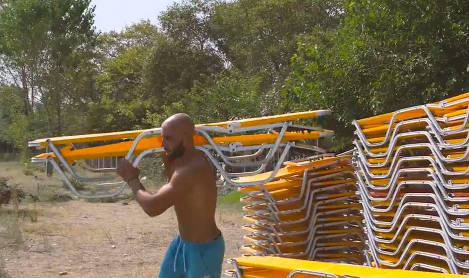 Το μεγαλύτερο «Σ' Αγαπώ» βρίσκεται σε παραλία της Πιερίας -«Γραμμένο» με κίτρινες ξαπλώστρες [εικόνες] | iefimerida.gr 3