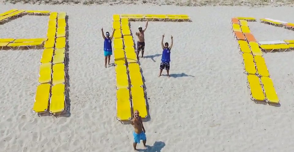 Το μεγαλύτερο «Σ' Αγαπώ» βρίσκεται σε παραλία της Πιερίας -«Γραμμένο» με κίτρινες ξαπλώστρες [εικόνες] | iefimerida.gr 4