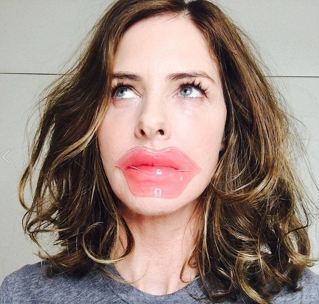 Το αυτοκόλλητο που κάνει τα χείλη σου διπλάσια -Το λατρεύουν Ανιστον, Πάλτροου [εικόνες] | iefimerida.gr 0