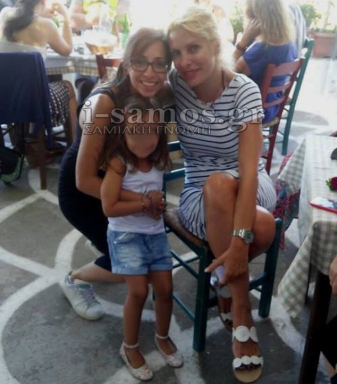 Η Μενεγάκη χωρίς στιλιζαρισμένα μαλλιά και βαρύ μακιγιάζ τρώει σε Καφενείο με τον Ματέο [εικόνες] | iefimerida.gr 2