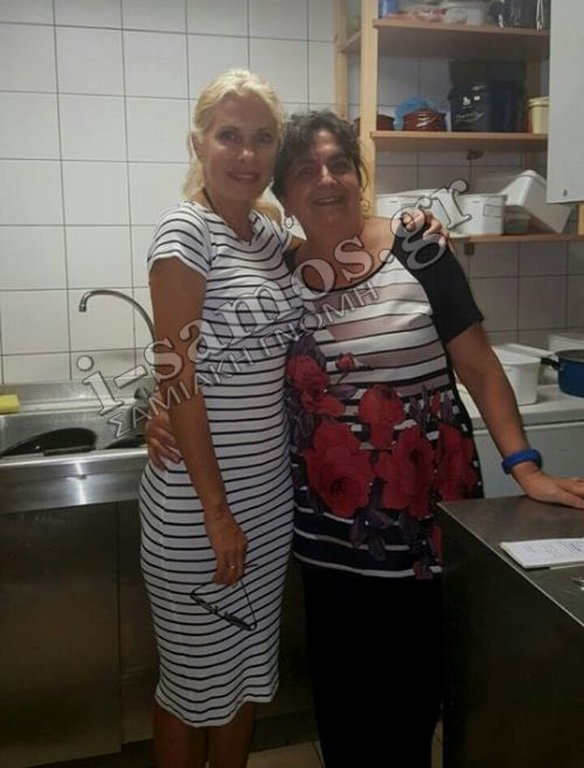 Η Μενεγάκη χωρίς στιλιζαρισμένα μαλλιά και βαρύ μακιγιάζ τρώει σε Καφενείο με τον Ματέο [εικόνες] | iefimerida.gr 3