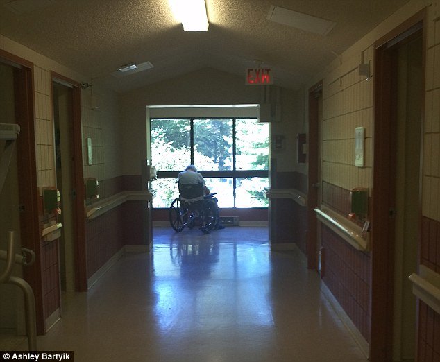 Πραγματική αγάπη: Ζευγάρι ηλικιωμένων κλαίνε, γιατί πρέπει να χωρίσουν -62 χρόνια μαζί [εικόνες] | iefimerida.gr 0