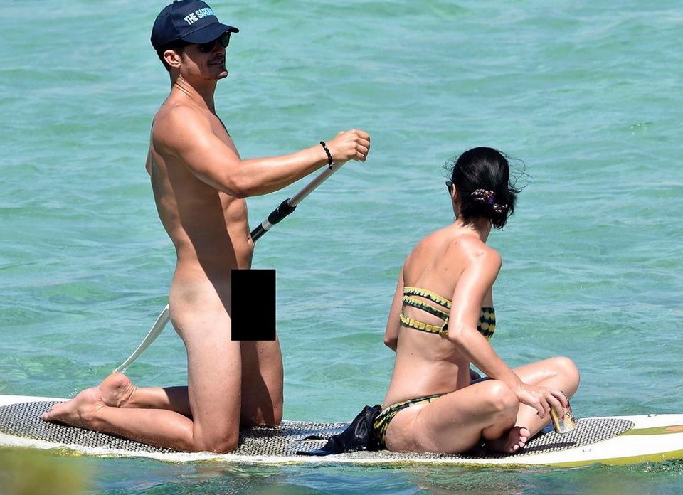 Ο Ορλάντο Μπλουμ κάνει ολόγυμνος κουπί στη Σαρδηνία [εικόνα]  | iefimerida.gr 0