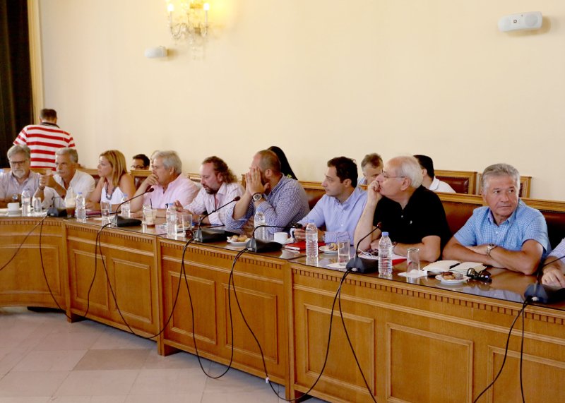 Ενταση στη σύσκεψη δημάρχων Κρήτης για το προσφυγικό - Οι όροι που έθεσαν | iefimerida.gr 2
