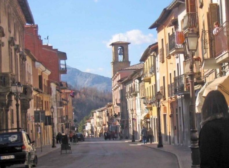 Συγκλονιστικό: Το χωριό Αματρίτσε πριν και μετά το φονικό σεισμό των 6.2 ρίχτερ [εικόνες] | iefimerida.gr 1