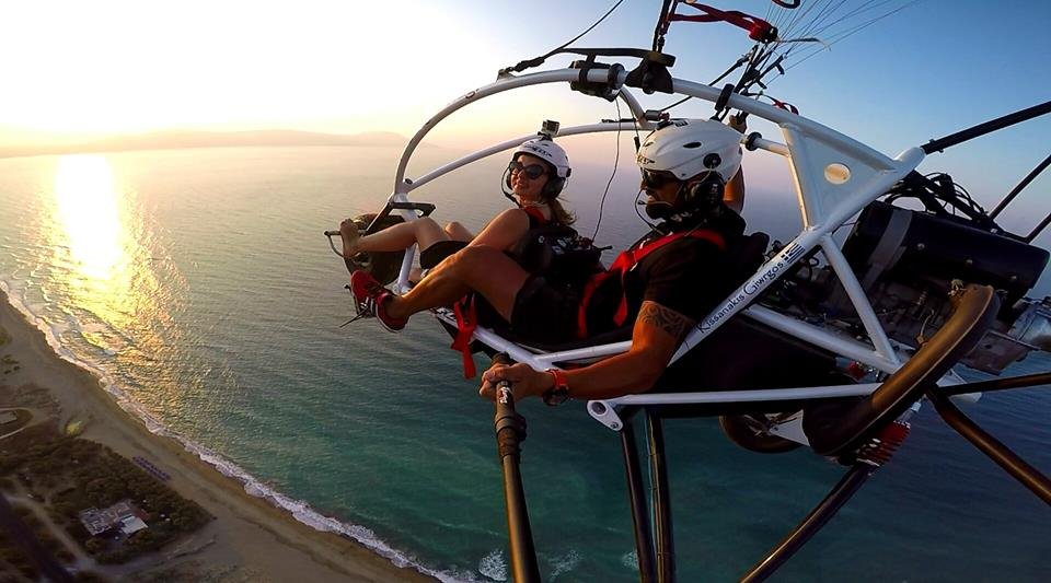 Πρωτότυπη πρόταση γάμου στα Χανιά: Από αέρος με paratrike! [εικόνες] | iefimerida.gr 6
