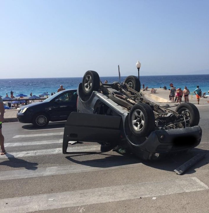 Ρόδος: Τζιπάκι ανατράπηκε στη μέση του δρόμου [εικόνες] | iefimerida.gr 0
