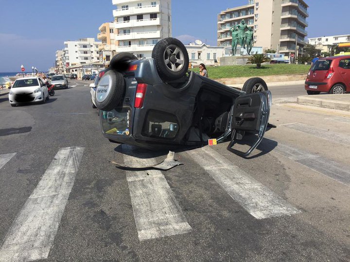 Ρόδος: Τζιπάκι ανατράπηκε στη μέση του δρόμου [εικόνες] | iefimerida.gr 2