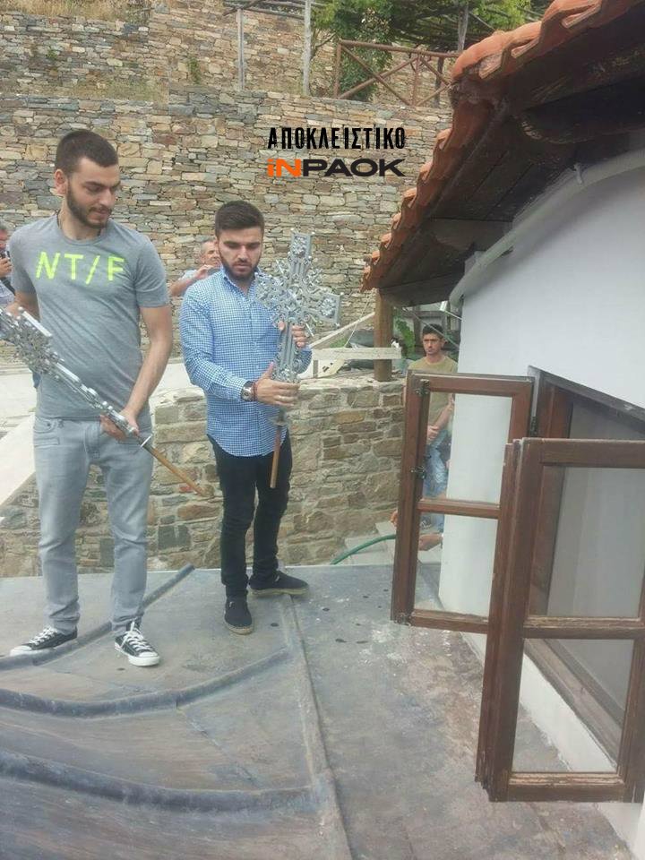 Ο Ιβάν Σαββίδης πάνω σε τρούλο τοποθετεί σταυρό σε εκκλησία στο Αγιο Ορος [εικόνα]  | iefimerida.gr 4