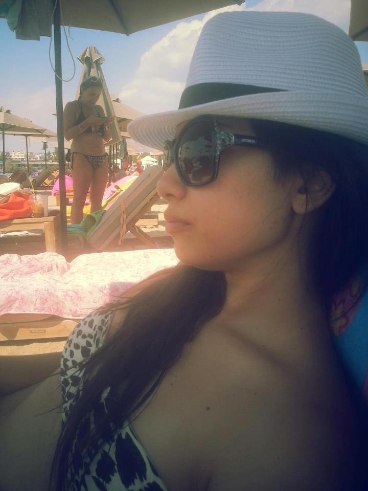 Η όμορφη σύζυγος του Σπύρου Γιαννιώτη -Συγκινημένη τον υποδέχθηκε στο αεροδρόμιο [εικόνες] | iefimerida.gr 4