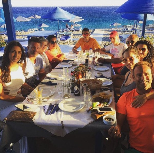 Παντρεύεται ο Κώστας Σόμμερ -Η 23χρονη μελαχρινή που του έκλεψε την καρδιά [εικόνες] | iefimerida.gr 0