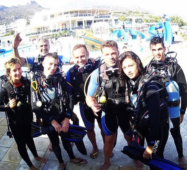 Παντρεύεται ο Κώστας Σόμμερ -Η 23χρονη μελαχρινή που του έκλεψε την καρδιά [εικόνες] | iefimerida.gr 1