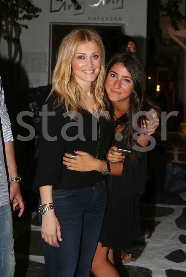 Η σπάνια εμφάνιση της Νατάσας Θεοδωρίδου με την 22χρονη κόρη της [εικόνα] | iefimerida.gr 0