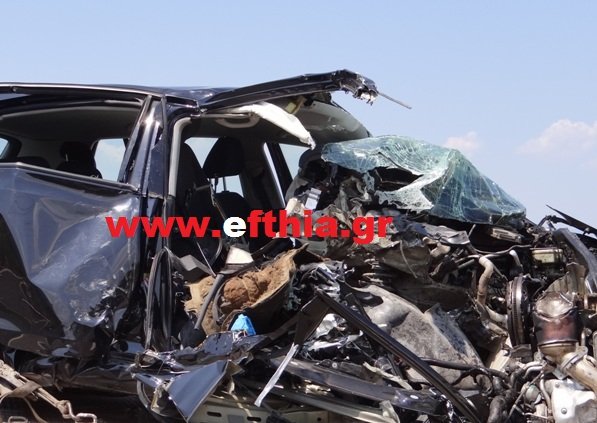 Αμφισσα: Γιαγιά και 8χρονη εγγονή έπεσαν σε γκρεμό 50 μέτρων με ΙΧ [εικόνα] | iefimerida.gr 0