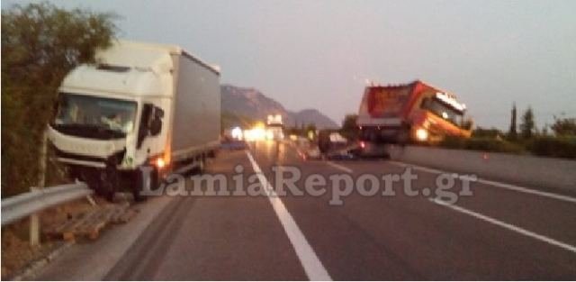 Χάος στην Αθηνών-Λαμίας μετά από τροχαίο με δύο νταλίκες [εικόνα] | iefimerida.gr 0