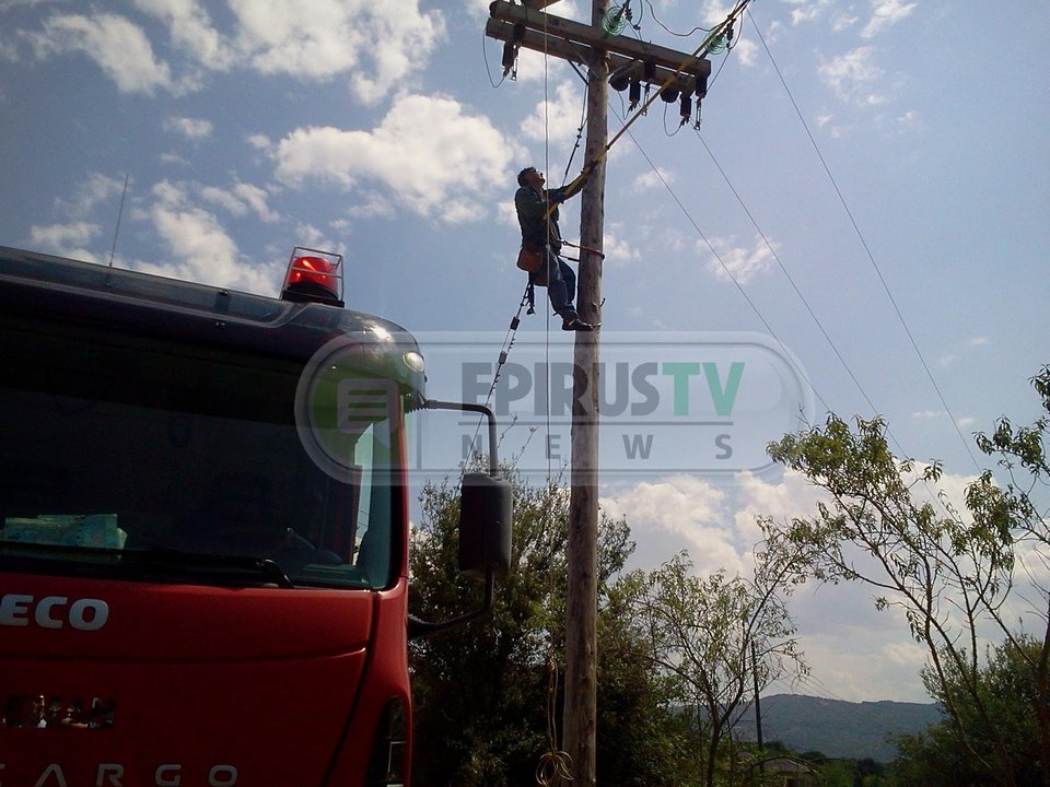 Χειριστής τσάπας νεκρός από ηλεκτροπληξία –Με τον ίδιο τρόπο είχε πεθάνει και εξάδελφός του [εικόνες] | iefimerida.gr 3