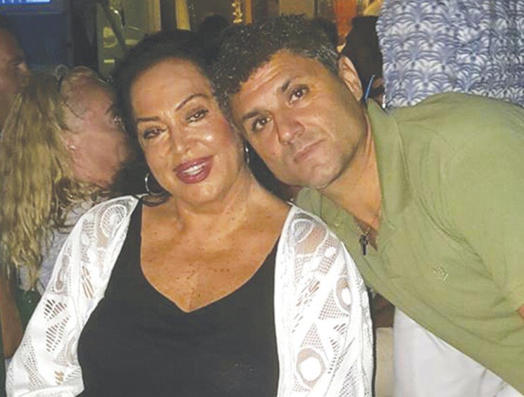 Η Τουρκάλα σταρ που ερωτεύτηκε ο Καζαντζίδης και εκείνη δεν του έριξε ούτε... βλέμμα [εικόνες] | iefimerida.gr 0