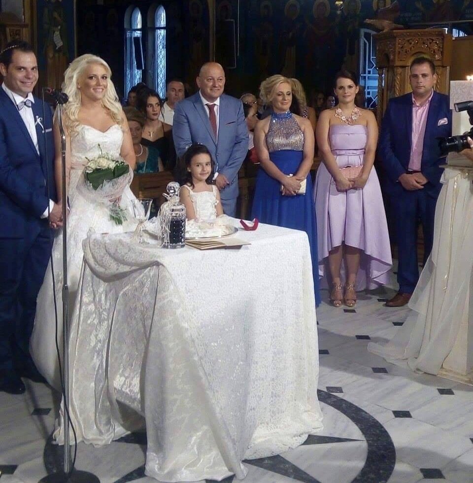 Ξεχωριστός γάμος στη Λαμία: Συνόδεψαν τη νύφη στην εκκλησία... 20 πούλμαν [εικόνες & βίντεο] | iefimerida.gr 2