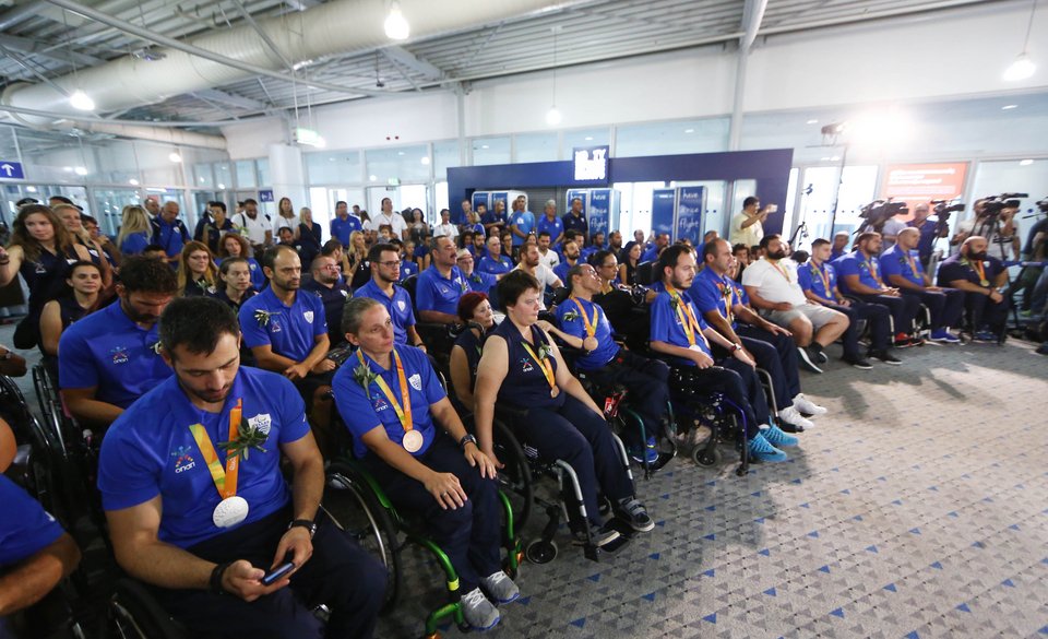 Πάτησαν... Ελλάδα οι ήρωες της Παραολυμπιακής ομάδας – Επική εμφάνιση Μάμαλου [εικόνες] | iefimerida.gr 13
