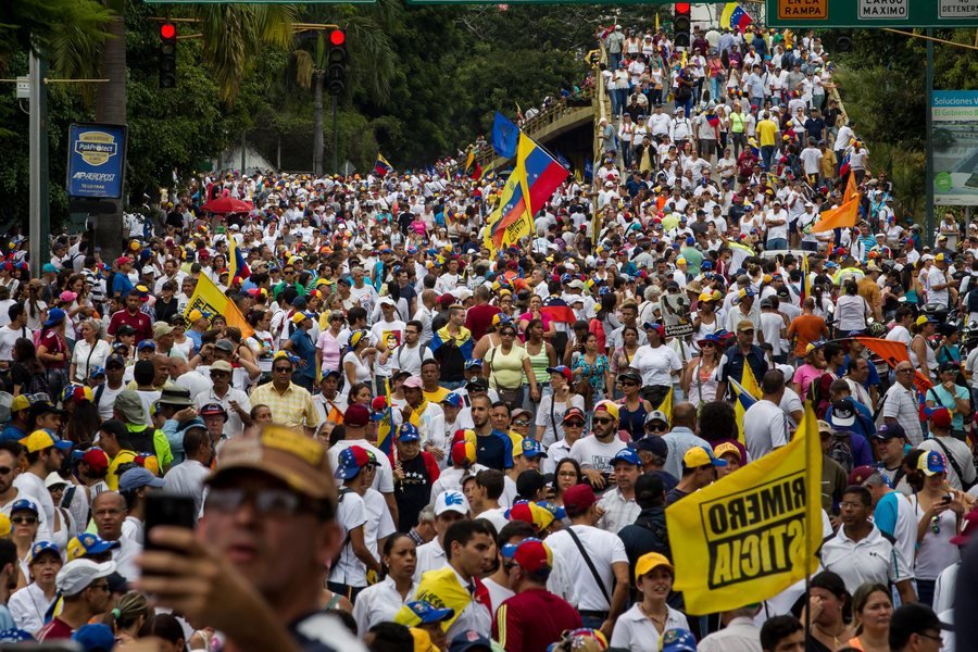Βενεζουέλα: «Λαοθάλασσα» εναντίον του Μαδούρο στο Καράκας [εικόνες&βίντεο] | iefimerida.gr 3