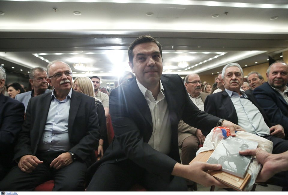 Η πρώτη δημόσια εμφάνιση Κουβέλη σε ομιλία Τσίπρα [εικόνες] | iefimerida.gr 0