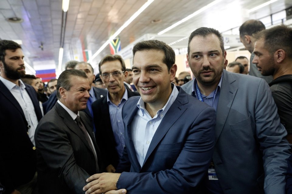 «Φρούριο» στήθηκε γύρω από τον Τσίπρα – Δεκάδες άνδρες της ασφάλειας σε κάθε του βήμα στη Θεσσαλονίκη [εικόνες] | iefimerida.gr 0