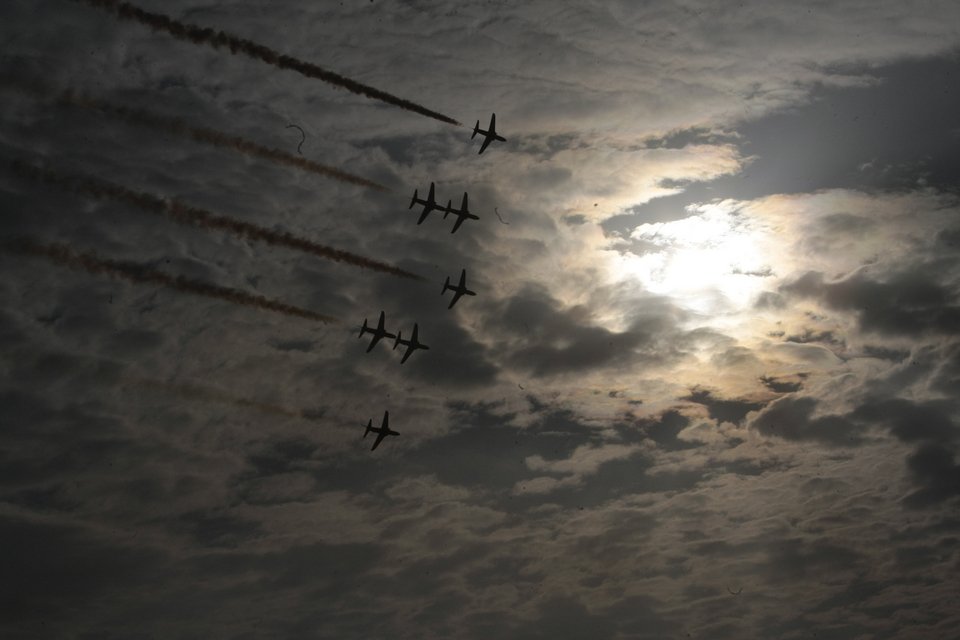 Αεροπορικό υπερθέαμα στην Τανάγρα: Ακροβατικά στον ουρανό με τους καλύτερους πιλότους [εικόνες] | iefimerida.gr 6