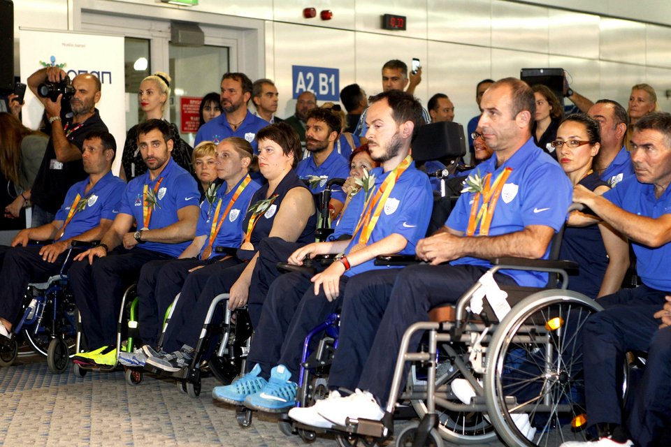 Πάτησαν... Ελλάδα οι ήρωες της Παραολυμπιακής ομάδας – Επική εμφάνιση Μάμαλου [εικόνες] | iefimerida.gr 11