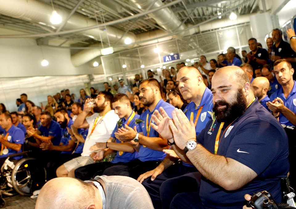 Πάτησαν... Ελλάδα οι ήρωες της Παραολυμπιακής ομάδας – Επική εμφάνιση Μάμαλου [εικόνες] | iefimerida.gr 10