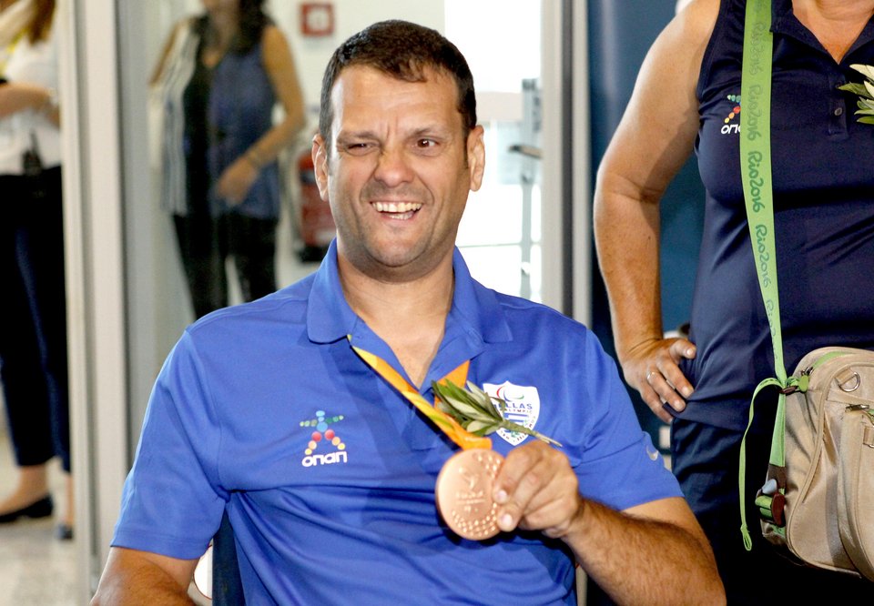 Πάτησαν... Ελλάδα οι ήρωες της Παραολυμπιακής ομάδας – Επική εμφάνιση Μάμαλου [εικόνες] | iefimerida.gr 6