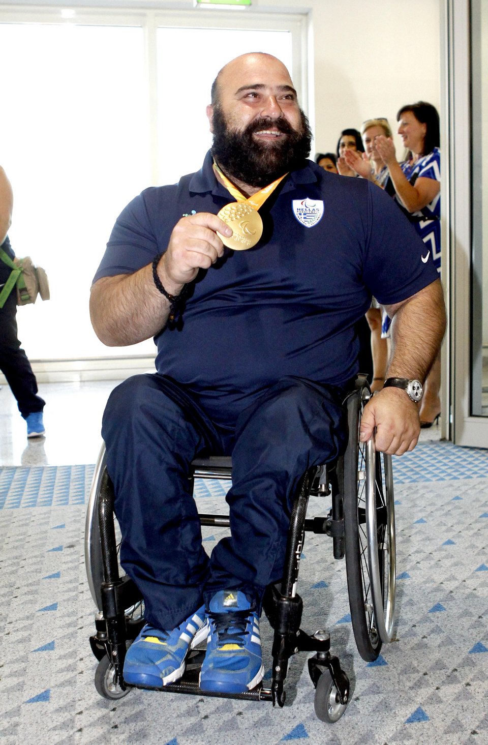 Πάτησαν... Ελλάδα οι ήρωες της Παραολυμπιακής ομάδας – Επική εμφάνιση Μάμαλου [εικόνες] | iefimerida.gr 4