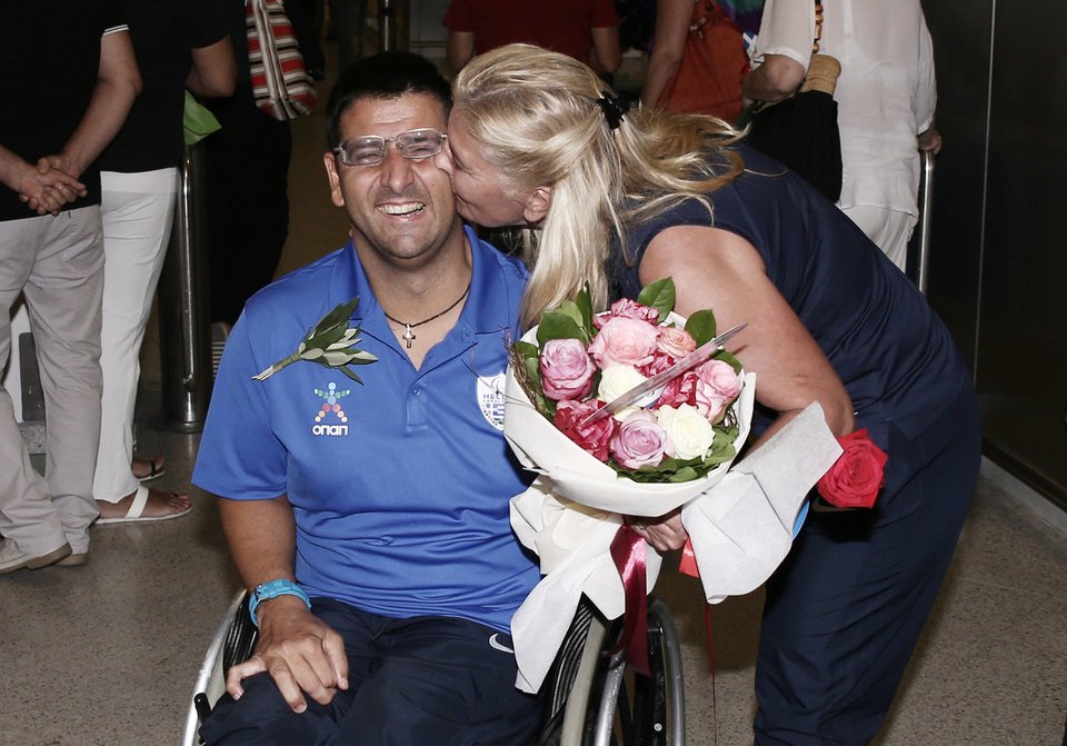 Πάτησαν... Ελλάδα οι ήρωες της Παραολυμπιακής ομάδας – Επική εμφάνιση Μάμαλου [εικόνες] | iefimerida.gr 1