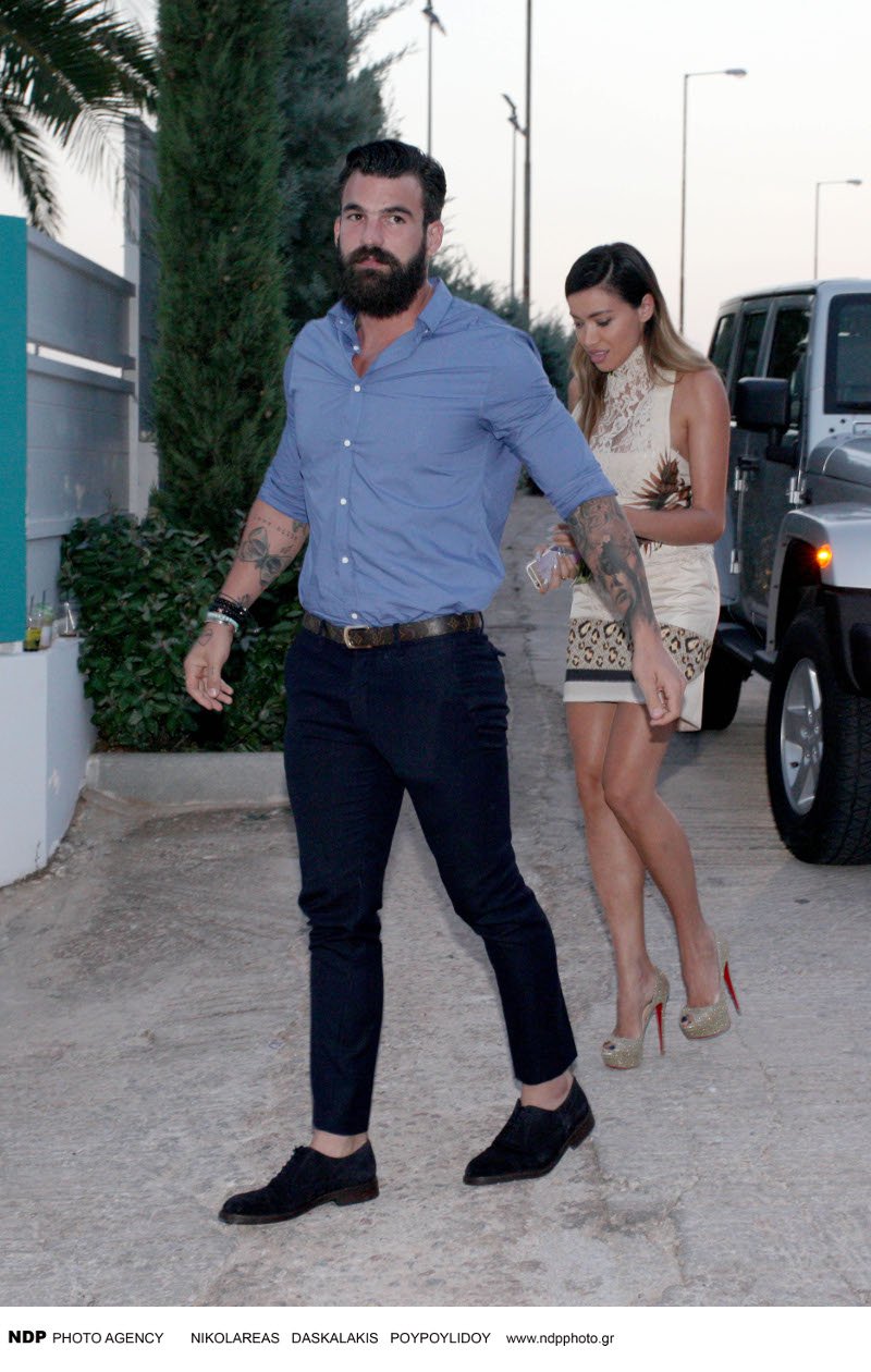 Ολγα Φαρμάκη-Δημήτρης Αλεξάνδρου: Πρώτη δημόσια εμφάνιση πιασμένοι χέρι-χέρι [εικόνες] | iefimerida.gr 1