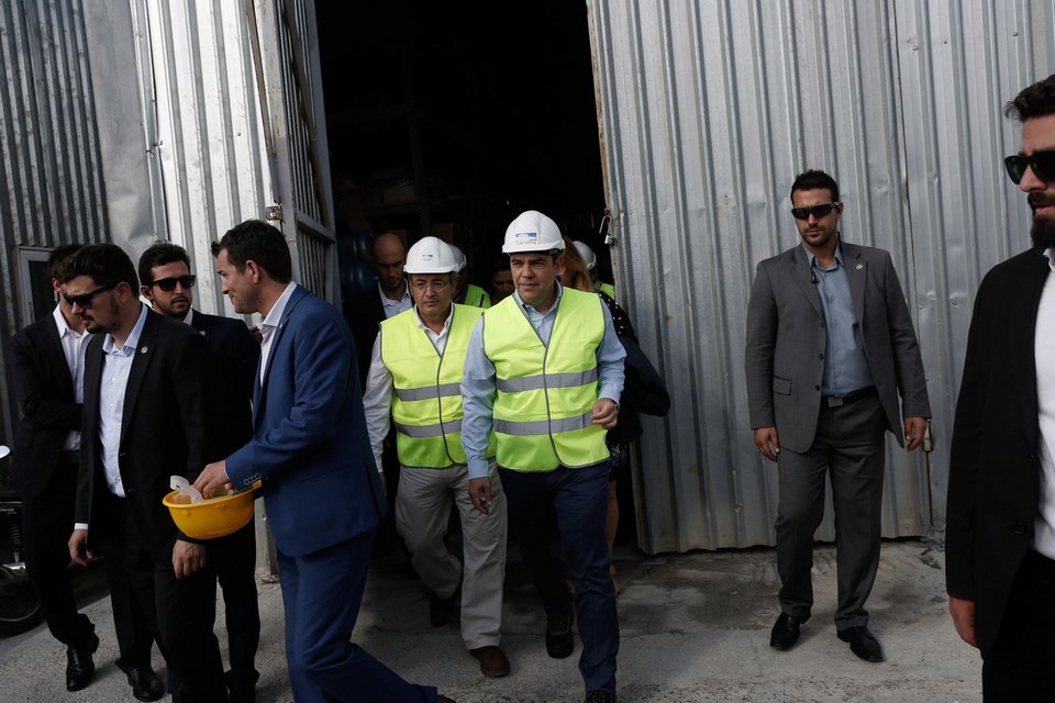 «Φρούριο» στήθηκε γύρω από τον Τσίπρα – Δεκάδες άνδρες της ασφάλειας σε κάθε του βήμα στη Θεσσαλονίκη [εικόνες] | iefimerida.gr 1