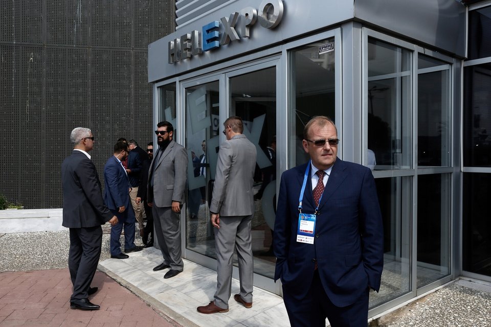 «Φρούριο» στήθηκε γύρω από τον Τσίπρα – Δεκάδες άνδρες της ασφάλειας σε κάθε του βήμα στη Θεσσαλονίκη [εικόνες] | iefimerida.gr 3