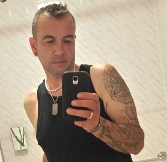 Ιερέας πήρε σπίτι του άστεγο αλκοολικό και αυτός συνήψε ερωτική σχέση με τη γυναίκα του [εικόνες]  | iefimerida.gr 0