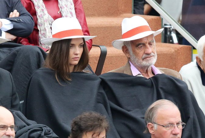 Η εγγονή του Μπελμοντό τρελαίνει το ίντερνετ, ημίγυμνη [εικόνες] | iefimerida.gr 3