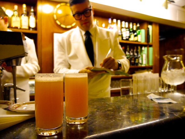 Bellini, το μυθικό κοκτέιλ του Harry's Bar της Βενετίας [εικόνες] | iefimerida.gr 3