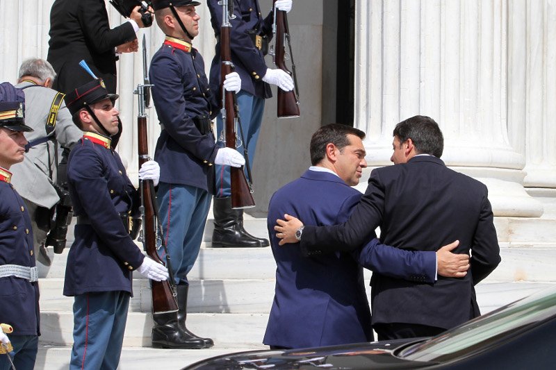 Παραλειπόμενα από τη Σύνοδο του Νότου -Αγκαλιές, φιλιά, η όμορφη τροχονόμος και η χελώνα [εικόνες] | iefimerida.gr 2