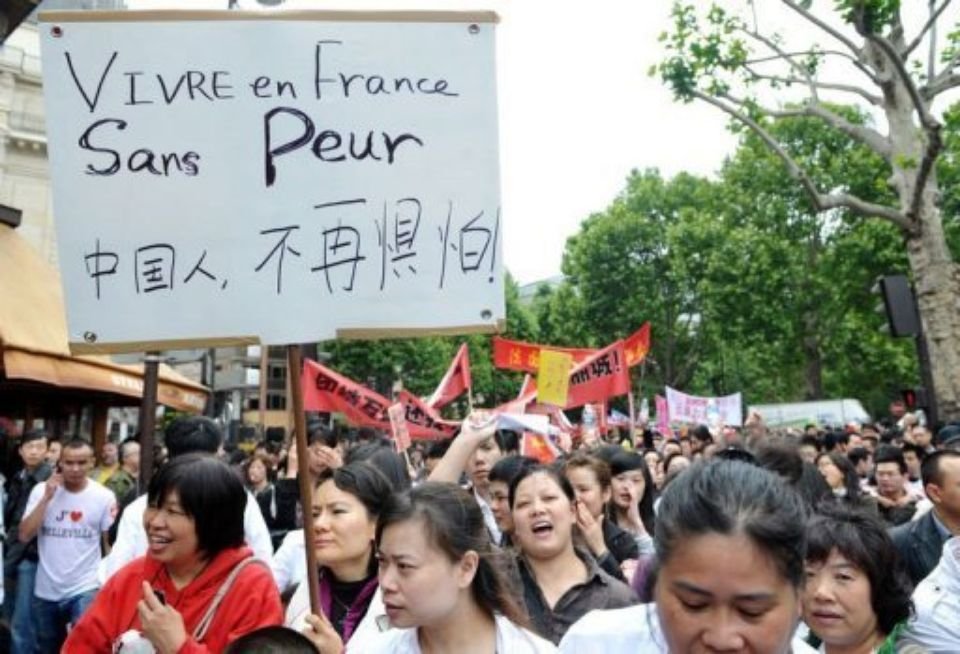 Για πρώτη φορά διαδήλωσαν Κινέζοι στο Παρίσι –«Σταματήστε τον ρατσισμό σε Ασιάτες»! [εικόνες] | iefimerida.gr 3