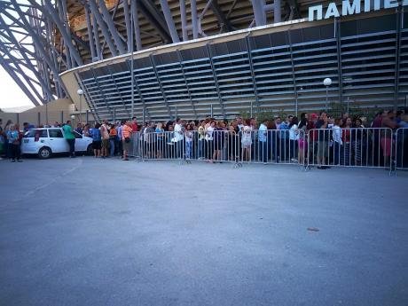 Πάτρα: Ατελείωτες ουρές από τα χαράματα για μια σακούλα δωρεάν τρόφιμα [εικόνες] | iefimerida.gr 0