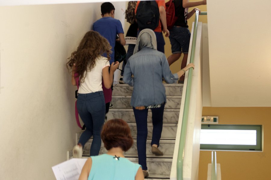 Πρώτη μέρα στο σχολείο και για τα προσφυγόπουλα [εικόνες] | iefimerida.gr 1