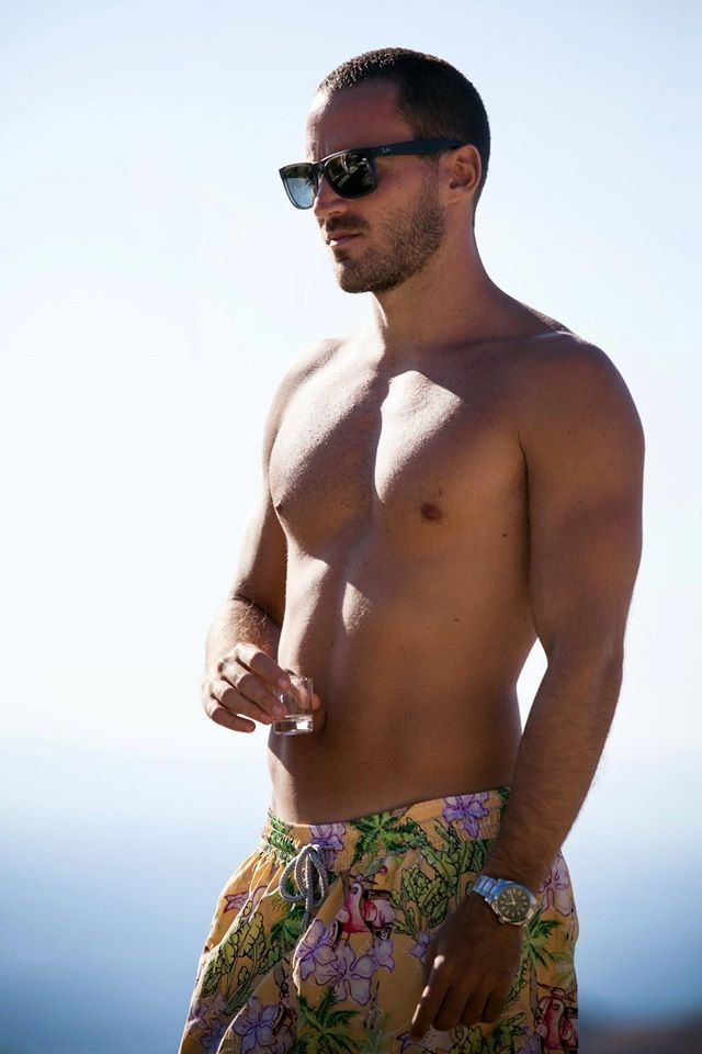 Ο νέος δικηγόρος του «Deal» είναι κούκλος -Με κορμί «φέτες» κάτω από το κοστούμι [εικόνες] | iefimerida.gr 0