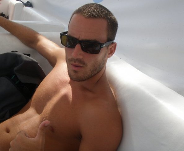 Ο νέος δικηγόρος του «Deal» είναι κούκλος -Με κορμί «φέτες» κάτω από το κοστούμι [εικόνες] | iefimerida.gr 4