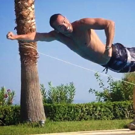 Ο νέος δικηγόρος του «Deal» είναι κούκλος -Με κορμί «φέτες» κάτω από το κοστούμι [εικόνες] | iefimerida.gr 2