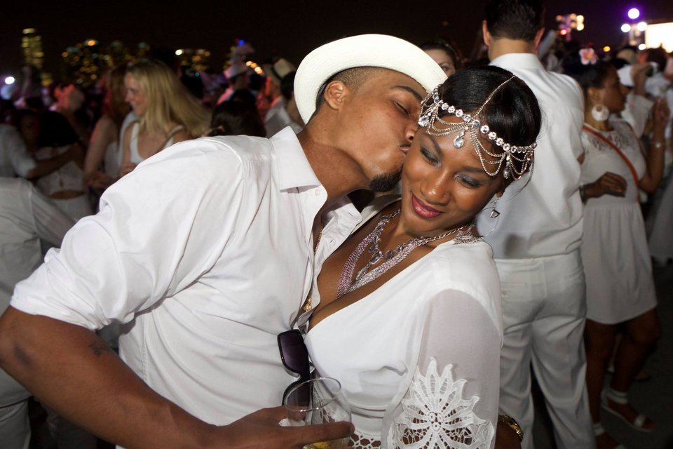 Τι είναι το «Δείπνο στα Λευκά» που κατέκτησε τον κόσμο [εικόνα] | iefimerida.gr 0