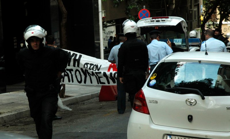 Εισβολή αντιεξουσιαστών στην Ελληνοαμερικανική Ενωση [εικόνες] | iefimerida.gr 2