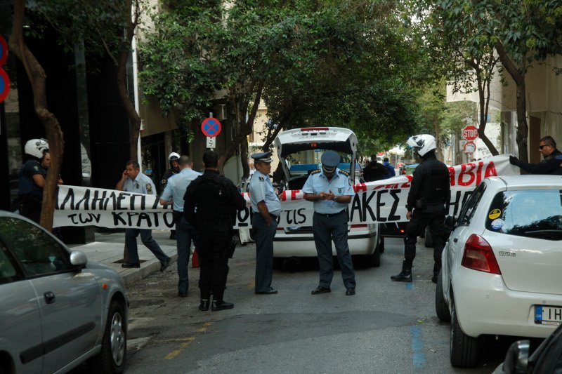 Εισβολή αντιεξουσιαστών στην Ελληνοαμερικανική Ενωση [εικόνες] | iefimerida.gr 4