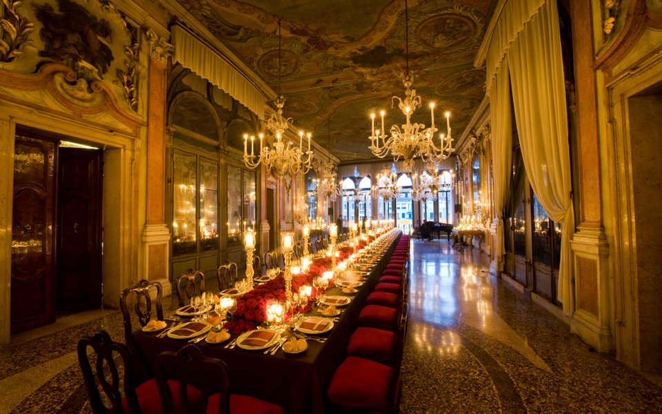 Bellini, το μυθικό κοκτέιλ του Harry's Bar της Βενετίας [εικόνες] | iefimerida.gr 2